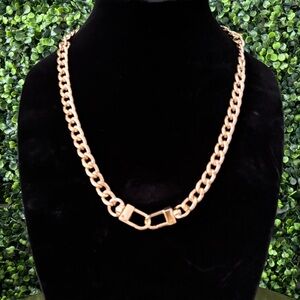 Gold tone chain (necklace of handbags)